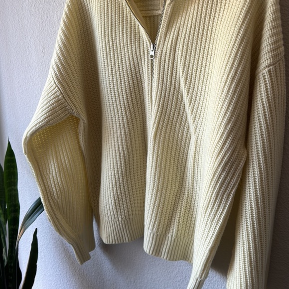 Everlane Women's Sweater in Light Yellow - Picture 2 of 4